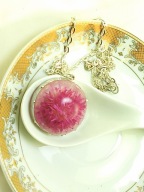 Wisiorek z żywicy naturalne kwiaty Różowa Zorza Dzień Kobiet!