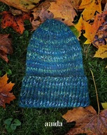 Czapka i komin z wełny i jedwabiu robione na drutach.