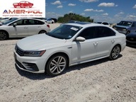 Volkswagen Passat SE R-Line 2019 2.0l 2.0 Benzyna 147KM
