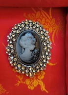 Broszka brosza typu Vintage z kamieniem kolor srebrny okazja