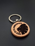 Drewniany brelok FC Kopenhaga – grawer z logo, prezent dla kibica