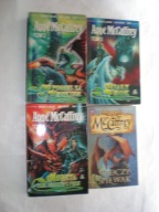 W pogoni za Smokiem Bialy smok Moreta Smoczy spiewak Anne McCaffrey