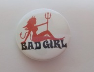Okrągła przypinka bad girl
