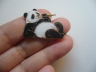 METALOWA EMALIOWANA PRZYPINKA PIN MIŚ PANDA