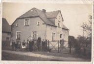 OŁAWA 1945 .... POLACY PRZED DOMEM W OŁAWIE