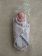 Stara NIEUŻYWANA ZABAWKA - LALKA W UBRANKU z PRL