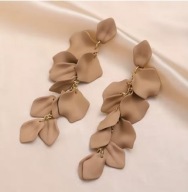 Kolczyki Długie Płatki Róż Satynowe beżowe NUDE matowe lekkie