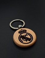Drewniany brelok Real Madryt – grawer z logo, prezent dla kibica