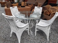 białe fotele rattanowe