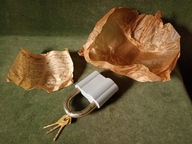 Stara solidna kłódka PRL - duża, nieużywana z papierami