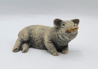 szczęśliwa i uśmiechnięta świnka, śliczna figurka