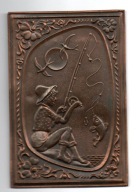 Obraz z tłoczonego mosiadzu-chłopiec łowiacy ryby.