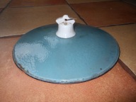 STARA LAMPA EMALIOWANA Z PORCELANOWĄ OPRAWĄ