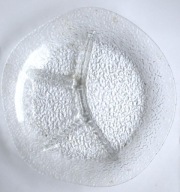 Talerz z podziałką typu kabaret z serii Sahara bezbarwne szkło Drost PRL