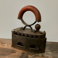 Stare Polskie ŻELAZKO na węgiel PO RENOWACJI