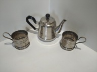 Dzbanek metalowy z uchwytami na szklanki - używane