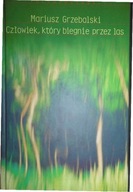 Człowiek, który biegnie przez las Mariusz Grzebalski