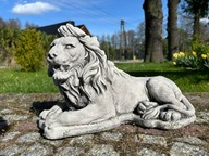 FIGURA BETONOWA Leżący Lew na podstawce Dekoracja ogrodowa Figura do ogrodu