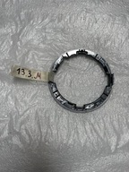 MOCOWANIE EMBLEMATU PRZEDNIEJ ATRAPY VW PASSAT 3C0853347A