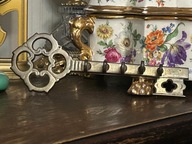 STARY ODLEW Z MOSIĄDZU - KLUCZ , WIESZAK NA KLUCZE