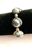 VINTAGE BRANSOLETKA PERŁY NIEPRAWDZIWE SZARE W OPRAWIE W SREBRNYM TONIE