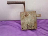 stary poniemiecki przedwojenny zamek kasetowy pudełkowy z klamką