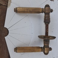 szyld drzwiowy z mosiadzu i klamki