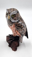 Puchacz wirginijski 12 cm drewno figurka sowa na kawałku gałązki Jak żywa
