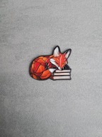 Pin przypinka broszka lis lisek książki witraż mazaika