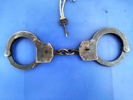 Unikatowe polskie kajdanki MO z lat 50-tych