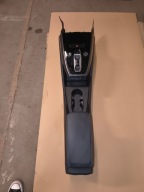 Audi Q4 e-tron tunel środkowy panel zmiany biegów podłokietnik