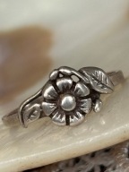 Warmet Resovia Pierścionek stary srebrny kwiatek niezapominajka