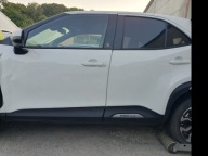 TOYOTA YARIS CROSS DRZWI PRZÓD PRZEDNIE LEWE KOLOR BIAŁY 040