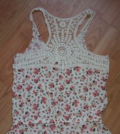 Krótki letni kombinezon w kwiatki z ażurem C&A s