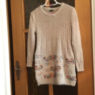 SUKIENKA SWETER CHARBELL (M) BEŻ SERDUSZKA NA DOLE