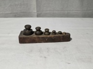 Stare odważniki mosiężne w drewniany etui 1/2-20dkg