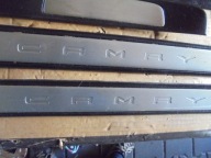Camry VIII nakładka progu z logo