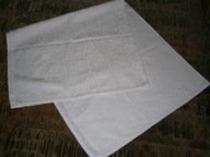 PIĘKNY OBRUS BIAŁY ADAMASZEK ŻAKARD 129 X 129 CM