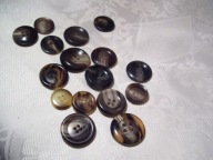 GUZIKI SZARO-CZARNE - RÓŻNE - 15 SZT.