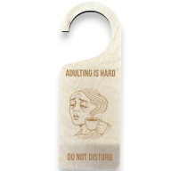Zawieszka na drzwi ADULTING IS HARD DO NOT DISTURB śmieszna