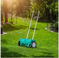 Siewnik do trawy, warzyw i nawozu KADAX 12L ręczny na kółkach solidny 46cm