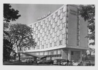 Poznań 1967r. Hotel ORBIS Merkury Samochody VW T1 i Garbus 182G