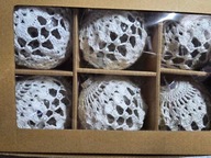 Szydełkowe bombki choinkowe.