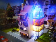 Kamienica ze Szklaną Przybudówką i Oświetleniem