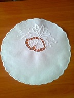 Wyprzedaż - Okrągła serwetka z świtecznym wzorem -ręczny haft richelieu