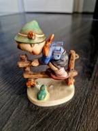 FIGURKA GOEBEL HUMMEL "RETREAT TO SAFETY"