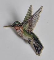 Metalowa broszka zielony koliberek