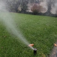 Bon o wartości 1000 zł na montaż automatycznego systemu nawadniania ogrodu.