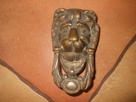 ŁADNA MOSIĘŻNA STARA KOŁATKA Z LWEM