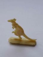 Stara unikalna ozdoba z celuloidu - KANGUR - Unikat